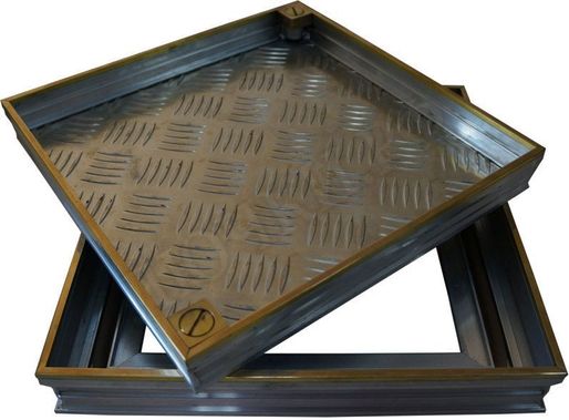 Напольный люк Премиум 44 мм с латунным кантом 2 створки Напольный люк Премиум 44 мм с латунным кантом 2 створки