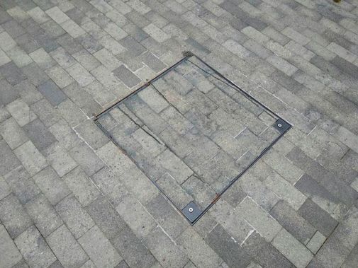 Люк под брусчатку Брус Ли Стальной 800*1200 Люк под брусчатку Брус Ли Стальной 800*1200