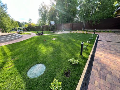 Люк под брусчатку Брус Ли Стальной 800*1200 Люк под брусчатку Брус Ли Стальной 800*1200